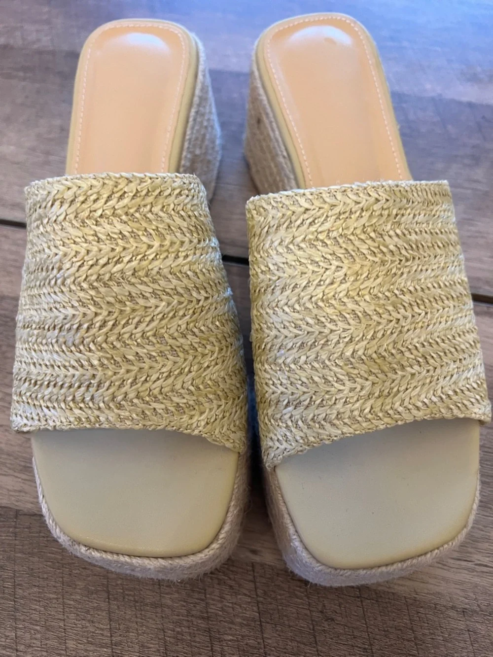 Platform slip on espadrille sandals size 10 like new